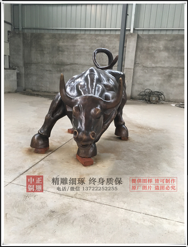 廣場(chǎng)開荒牛雕塑