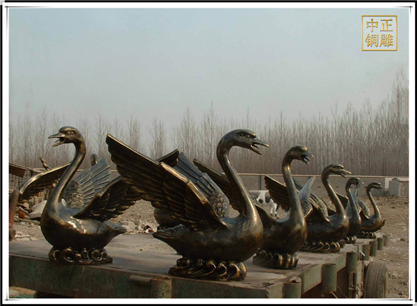 廣場天鵝雕塑