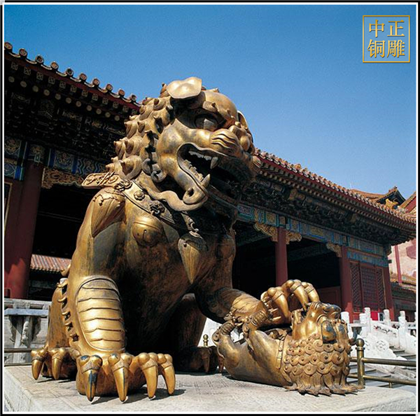 故宮大殿前銅獅子.jpg