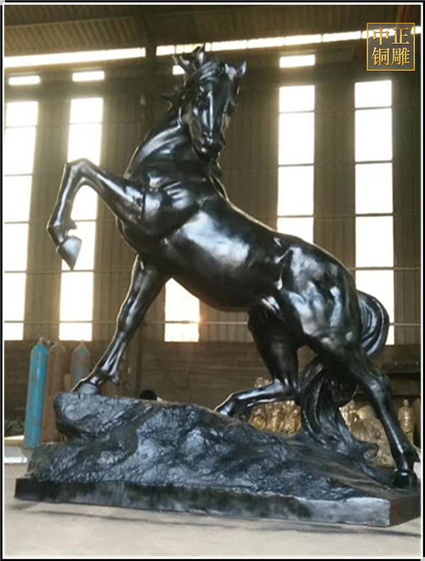 純銅馬雕塑.jpg