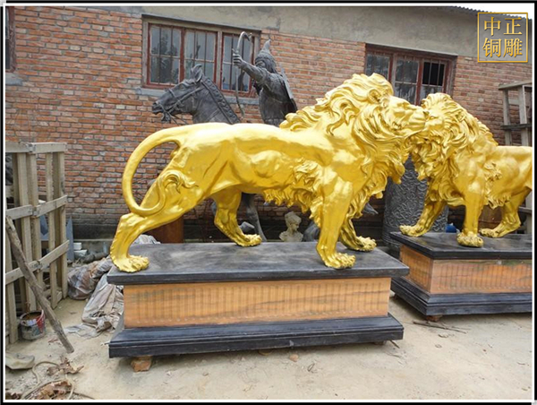 貼金銅獅子雕塑.jpg 貼金銅獅子雕塑.jpg