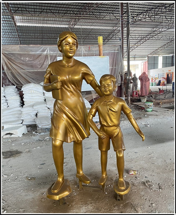 師生情誼校園雕塑