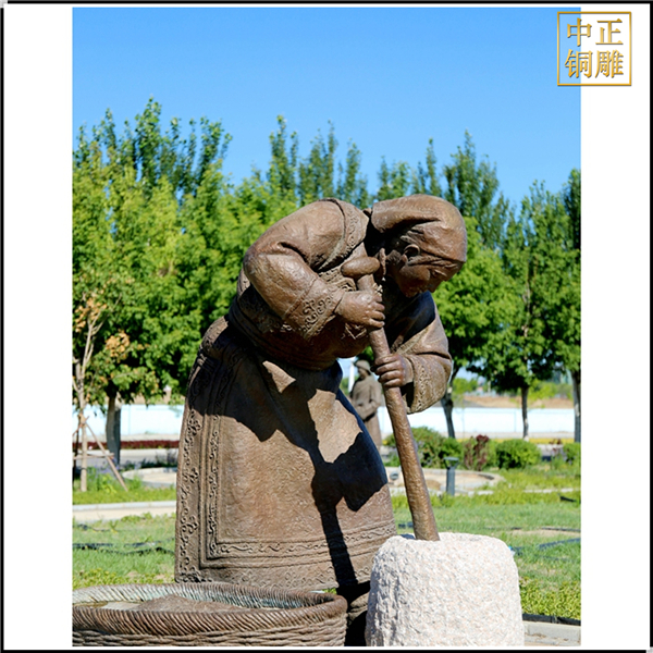 打奶茶園林雕塑