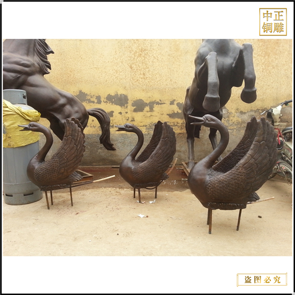草坪商場銅天鵝擺件鑄造