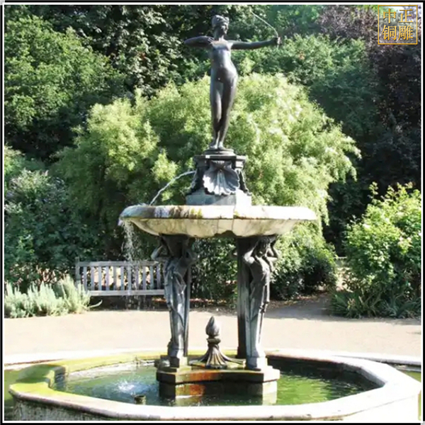 廣場西方人物噴泉銅雕塑.jpg